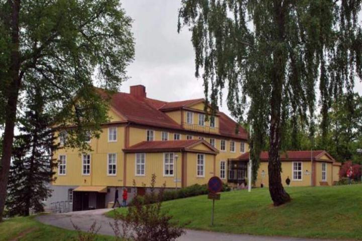 Stf Ljungskile Folkhoegskola Hostel And Hotel Exterior photo